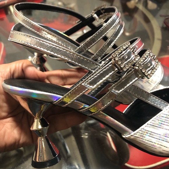 WOMEN SILVER Sling Back Heels,Adjustable Double Buckle Closure,Size 9 Pointed - Picture 3 of 7